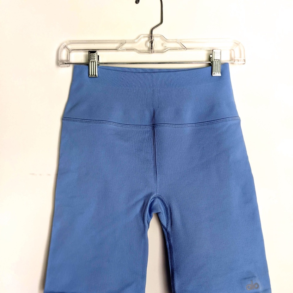 Alo yoga Seamless High-Waist Ribbed Biker Short - Tile Blue
